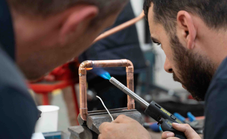 Formation plombier chauffagiste | 19°C CEDEO