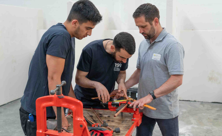 Formation plombier chauffagiste | Apprentissage et insertion rapide - CEDEO