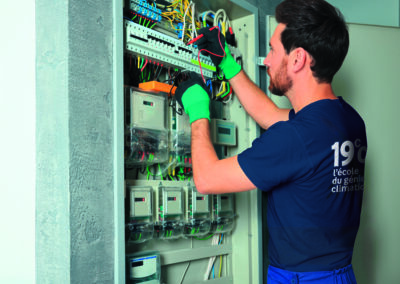 Formation Électricien d&rsquo;Équipement du Bâtiment : Débouchés et Compétences
